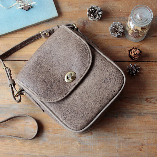 Kudu leather (クードゥーレザー)ミニショルダーバッグ グレー
