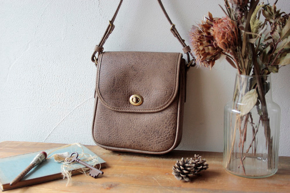 Kudu leather (クードゥーレザー)ミニショルダーバッグ グレー