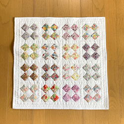 パッチワークタペストリー393 リバティLIBERTY四角つなぎのタペストリー パッチワークキルト