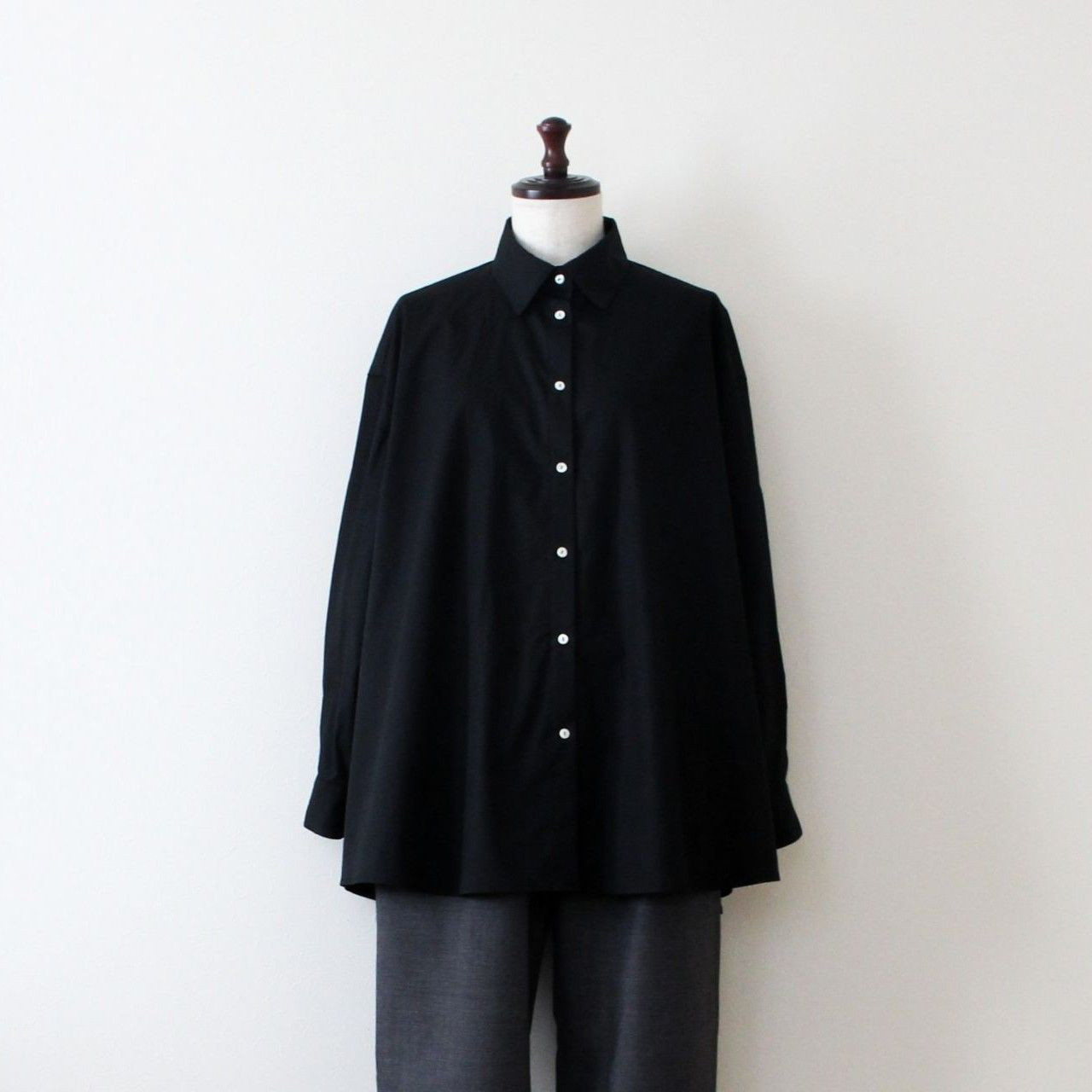 日本製《2025AW》コットンブロードシェルボタンフレアーシャツ