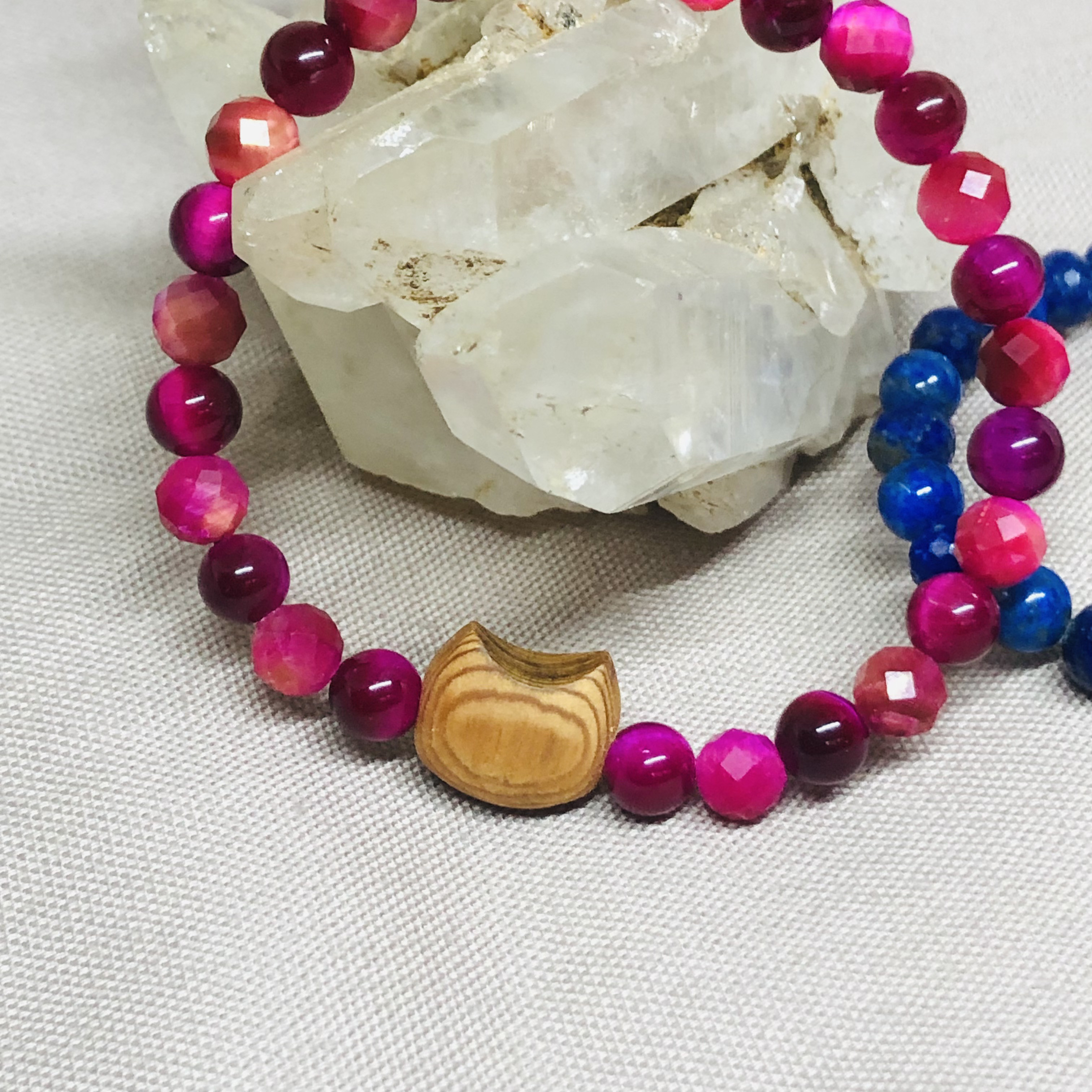 ピンクタイガーアイ&屋久杉猫のブレスレット 4,455円