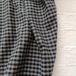 完売! 数量限定　起毛素材　ハイネックギャザーブラウス　グレー×ブラックのミニギンガムチェック柄　普通地～中厚地 4枚目の画像