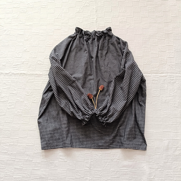 完売! 数量限定　起毛素材　ハイネックギャザーブラウス　グレー×ブラックのミニギンガムチェック柄　普通地～中厚地 1枚目の画像