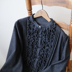 ⁂ラスト２　新作　１１５cm　暖か縮絨メルトン ウールmix　小花フリル　ワンピース　前開き　羽織り　紺K47 3枚目の画像