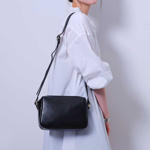 ショルダーバッグ 本革 イタリアンレザー 収納 大容量 斜めがけ バッグ