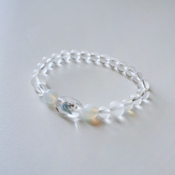 10月誕生石・インコ＆誕生石ブレスレット・合成オパール・ブラジル産水晶 2枚目の画像