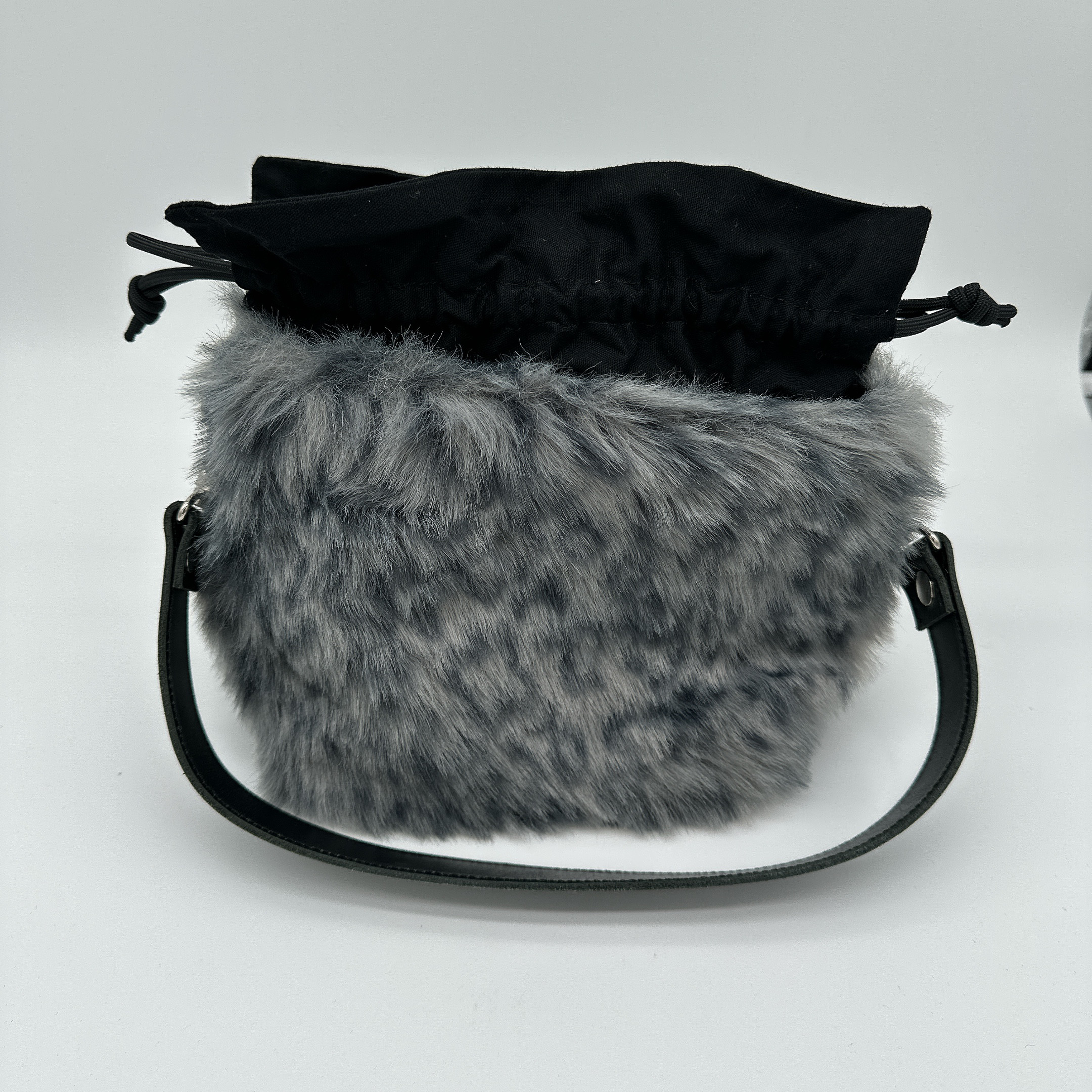 ファー巾着バッグ