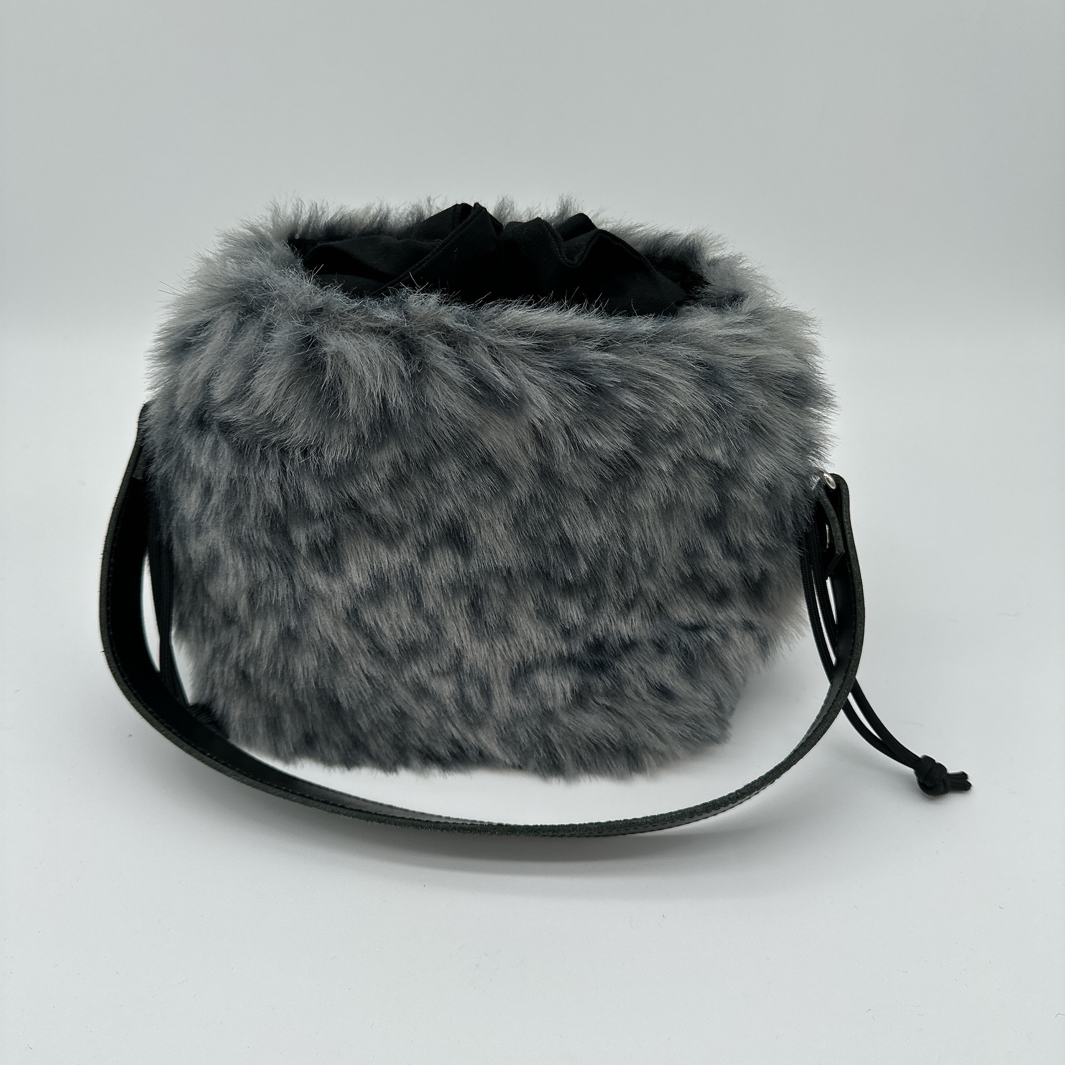 ファー巾着バッグ