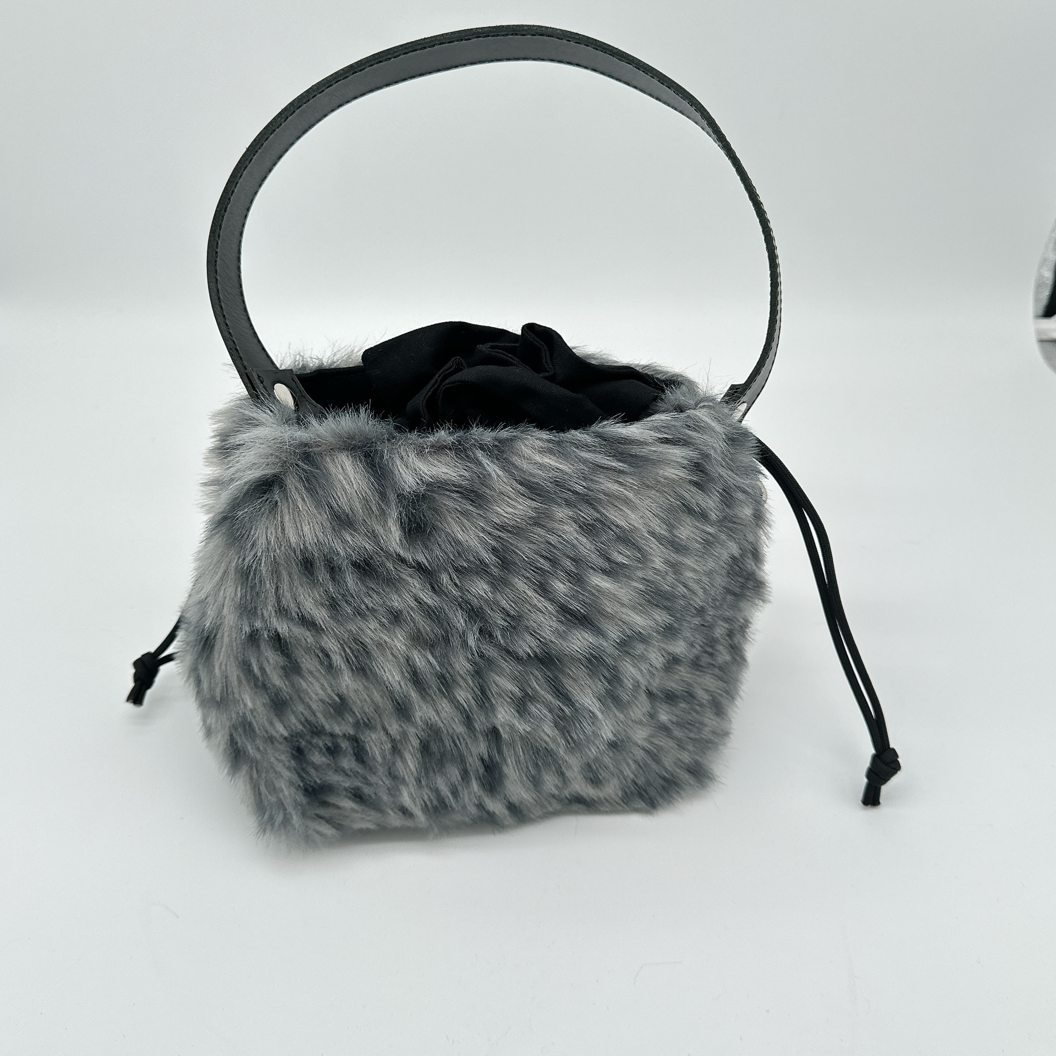 ファー巾着バッグ