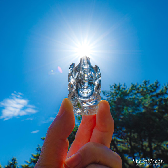 レア・希少！レインボー入り！ガネーシャ神像・虹入りヒマラヤ水晶119 天然石彫刻置物・インドの神様・商売繁盛・学問の神様 1枚目の画像