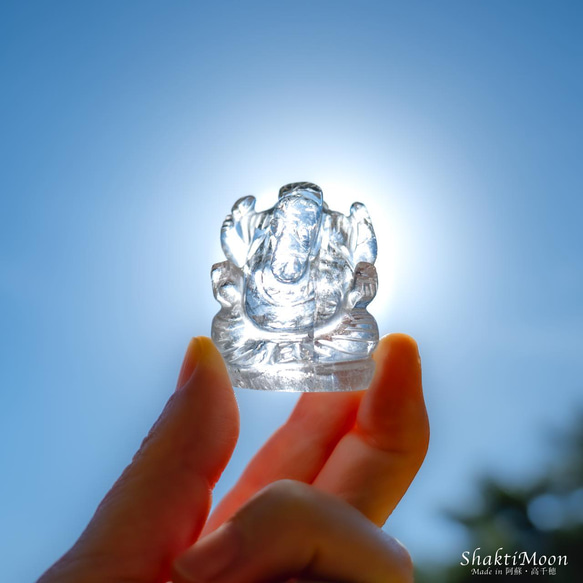 レア・希少！レインボー入り！ガネーシャ神像・虹入りヒマラヤ水晶120 天然石彫刻置物・インドの神様・商売繁盛・学問の神様 1枚目の画像