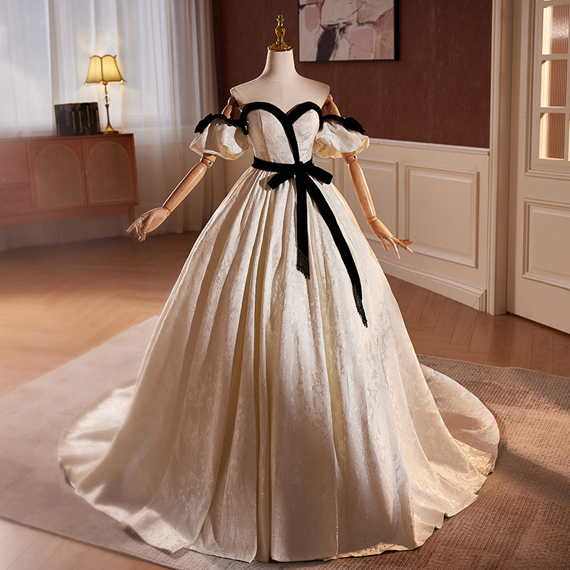 綺麗 白 サテン ウェディングドレス 裾引き プリンセス パーティー 結婚式 花嫁 前撮り 披露宴 A7232