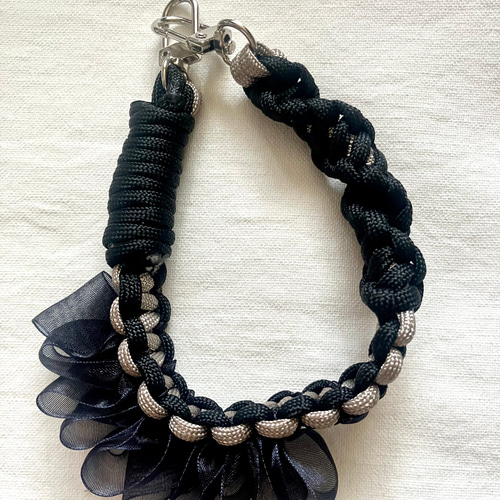 パラコード スマホ ハンドストラップ ハンドメイド フリル リボン