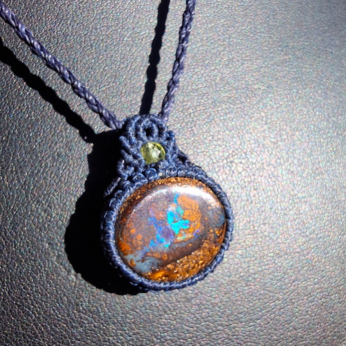 ボルダーオパールの天然石マクラメペンダント[PEN-327] ネックレス