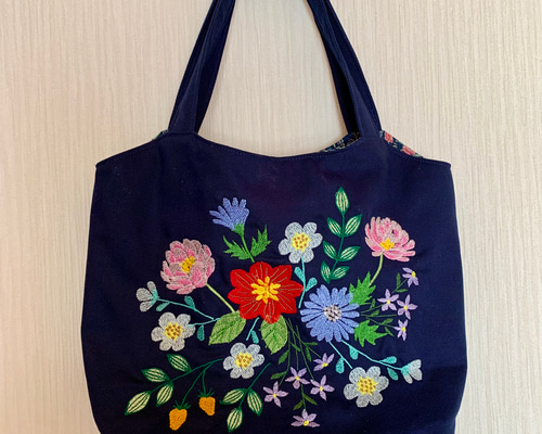 再販 カラフルお花の刺繍トートバッグ(ネイビー) トートバッグ AZmama