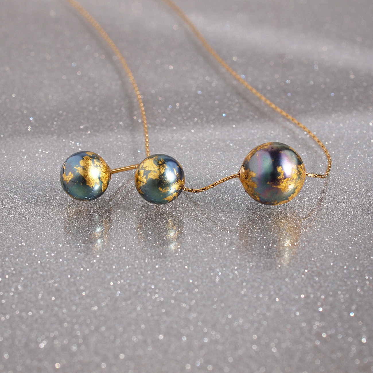 地球ジュエリーコフレ【ピアス・イヤリングとネックレスのセット】金箔とピーコックパールの地球アクセサリー