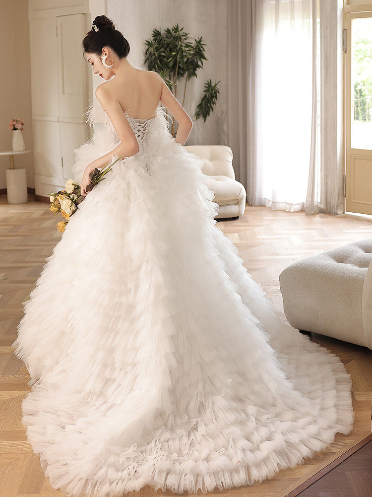 豪華 白 ふわふわ ノースリーブ ウェディングドレス 裾引き 上品 パーティー 結婚式 花嫁 前撮り 披露宴 A7248