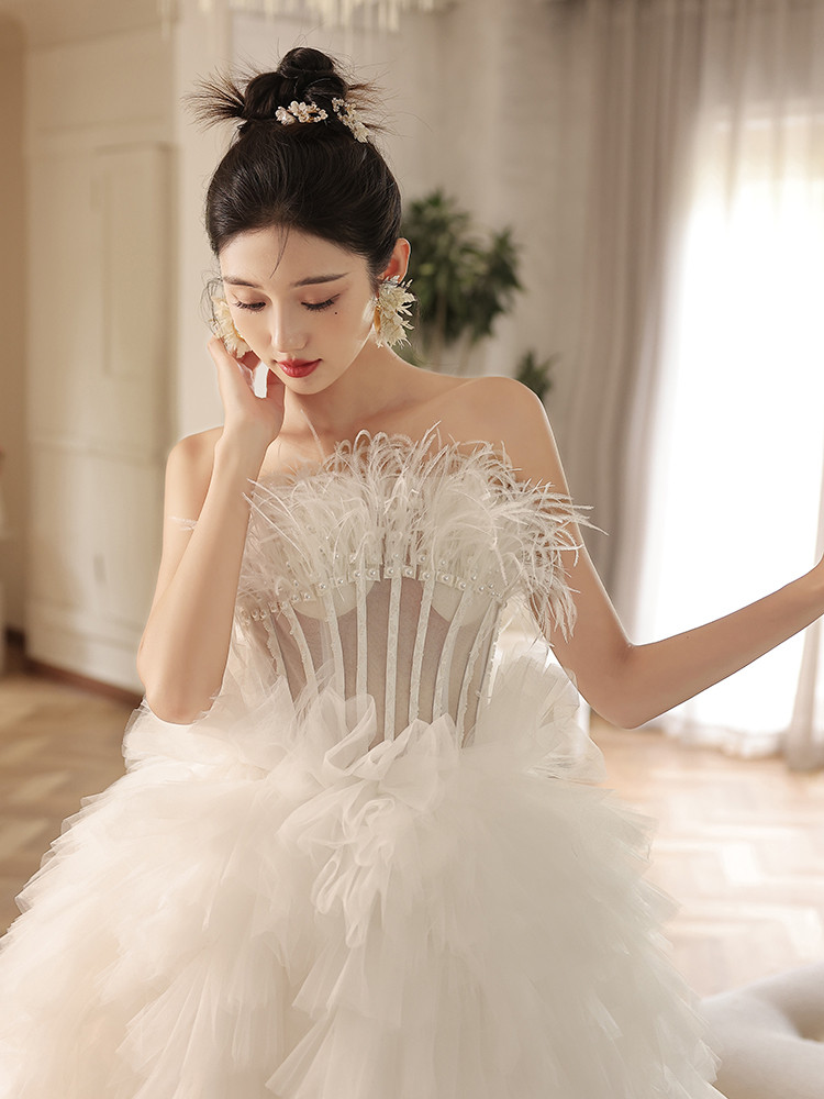 豪華 白 ふわふわ ノースリーブ ウェディングドレス 裾引き 上品 パーティー 結婚式 花嫁 前撮り 披露宴 A7248