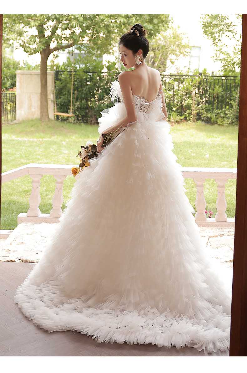 豪華 白 ふわふわ ノースリーブ ウェディングドレス 裾引き 上品 パーティー 結婚式 花嫁 前撮り 披露宴 A7248