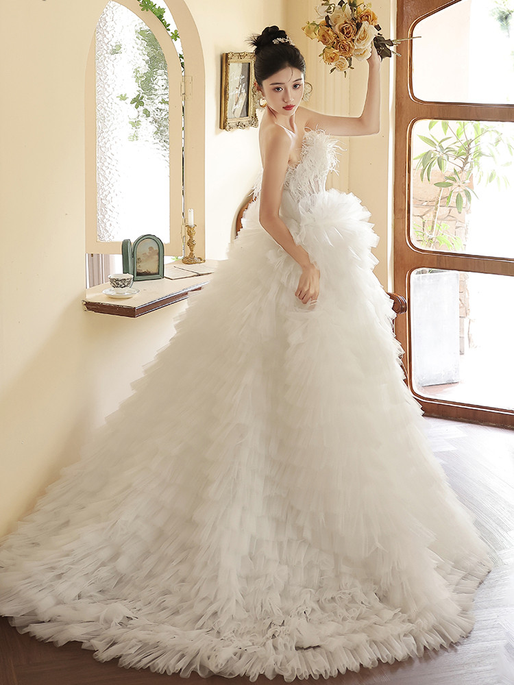 豪華 白 ふわふわ ノースリーブ ウェディングドレス 裾引き 上品 パーティー 結婚式 花嫁 前撮り 披露宴 A7248