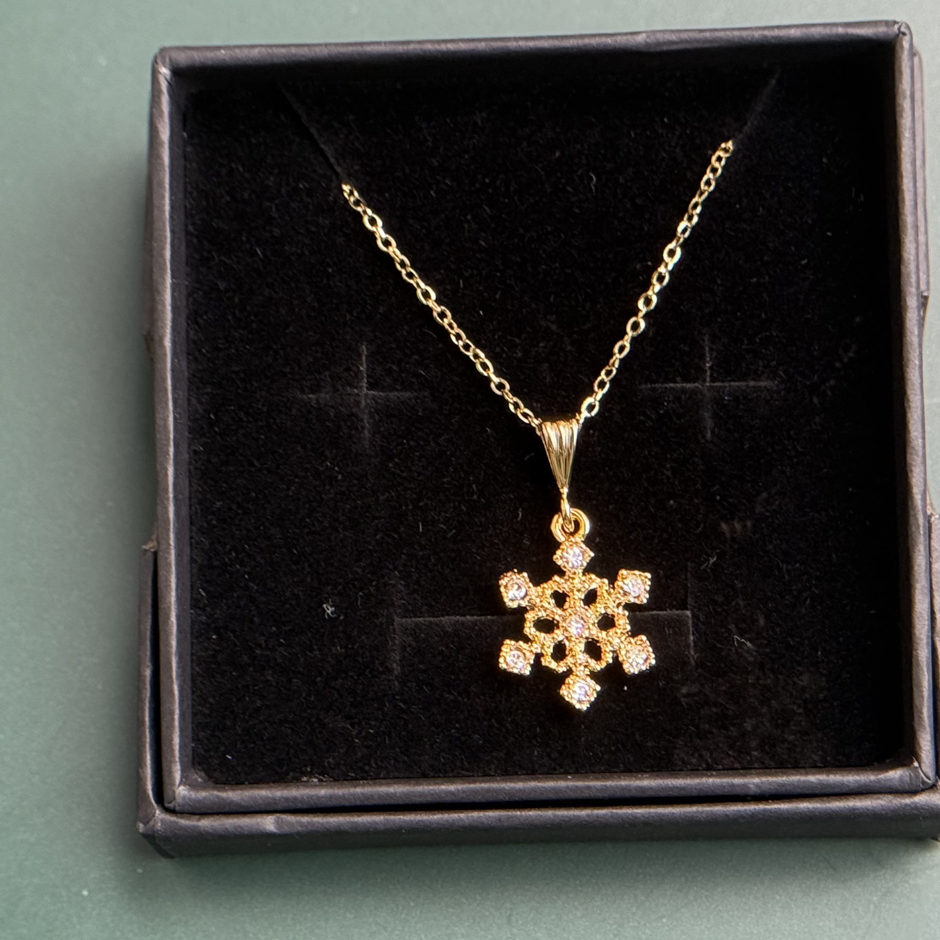 Creema限定新春福袋〈梅〉雪の結晶ピアス・イヤリング＆ネックレスセット サージカルステンレス