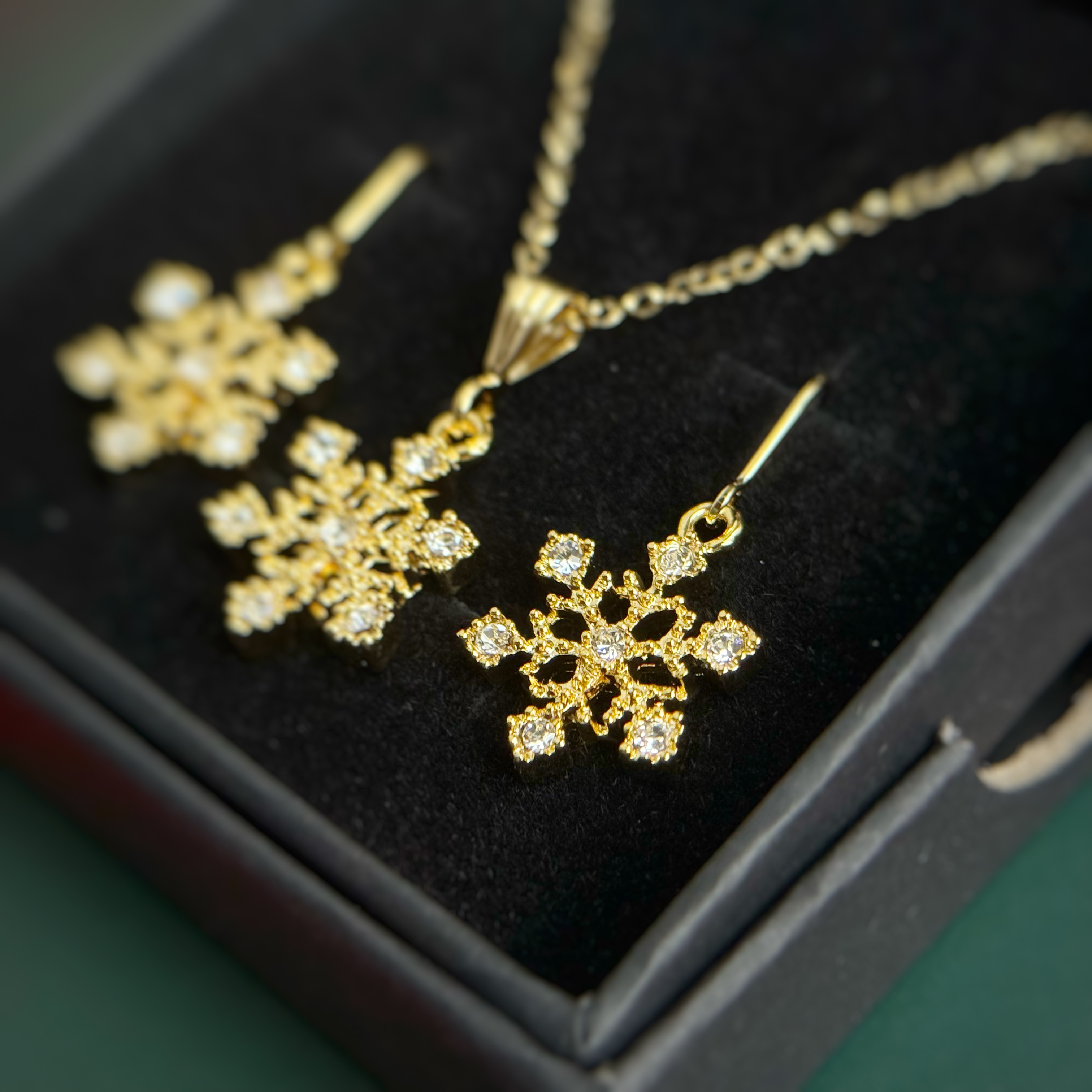 Creema限定新春福袋〈梅〉雪の結晶ピアス・イヤリング＆ネックレスセット サージカルステンレス