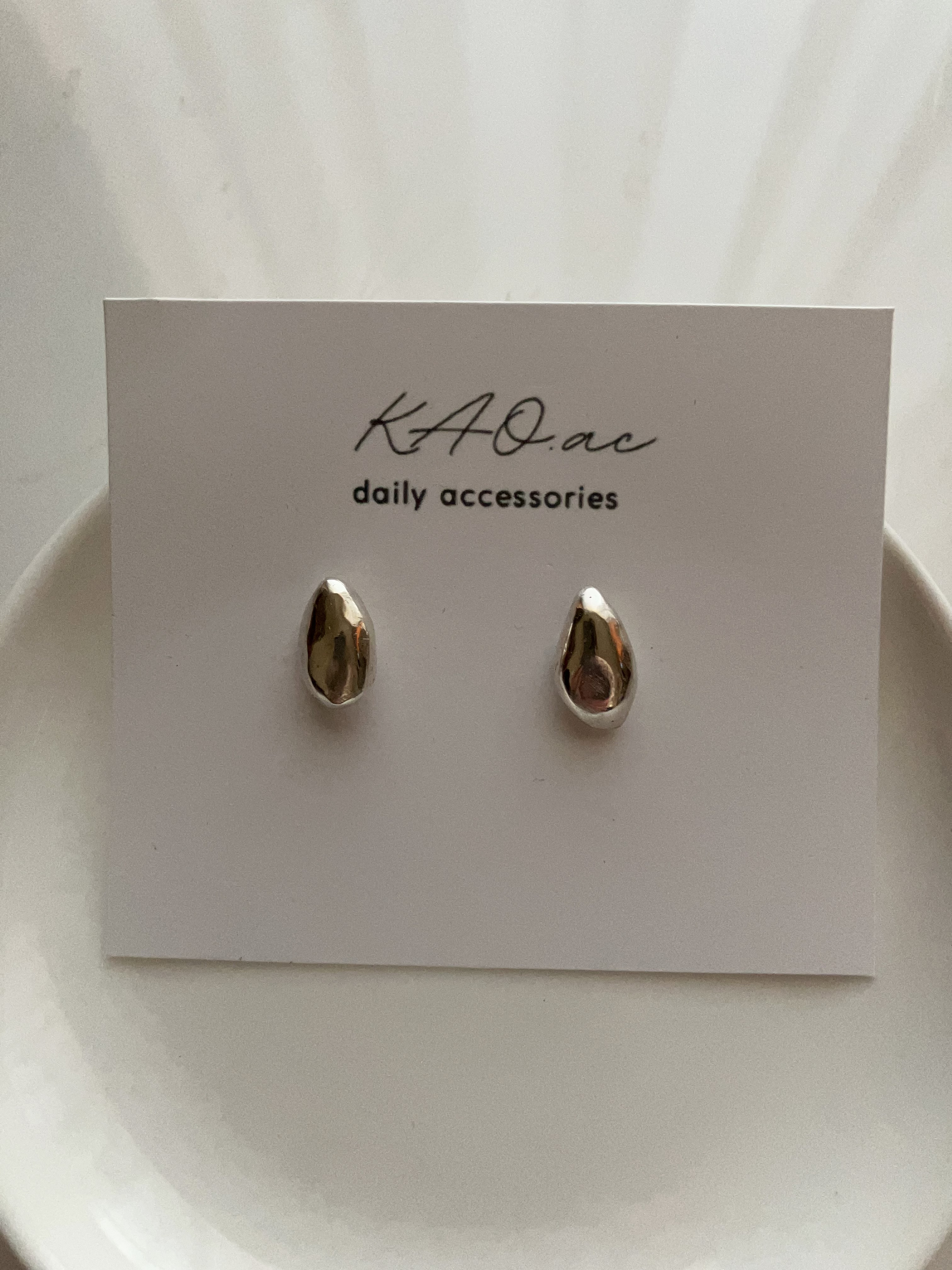 『silver950』溶かした銀の一粒雫ピアス　一点もの　シルバー　小ぶり　小さい　いってんもの　スタッドピアス 4,510円