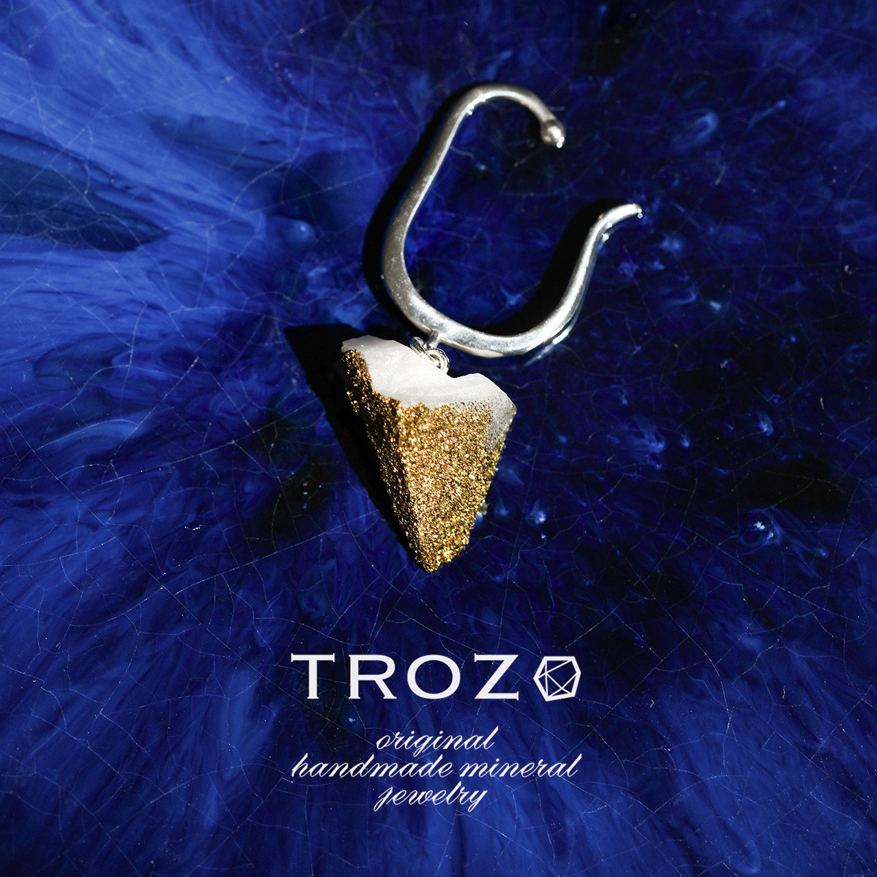 【014 0 Collection】 チャルコパイライト共生カルサイト 鉱物原石 イヤーカフ 天然石 アクセサリー