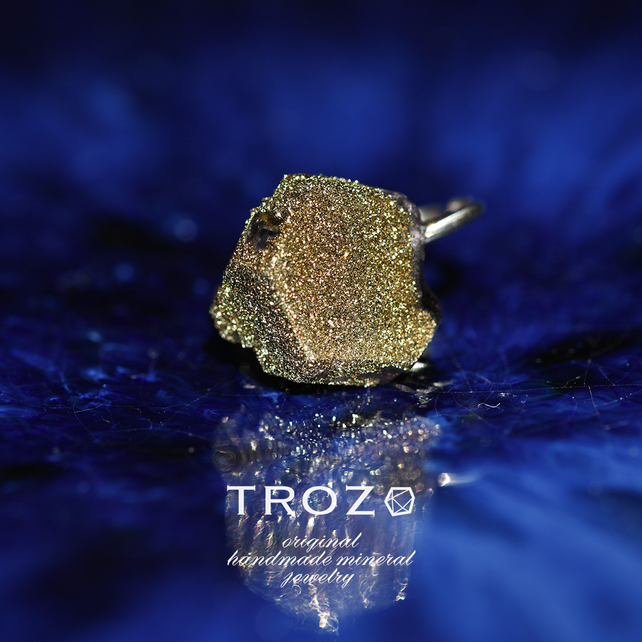 【018 0 Collection】 パイライト共生フローライト 鉱物原石 イヤーカフ 天然石 アクセサリー