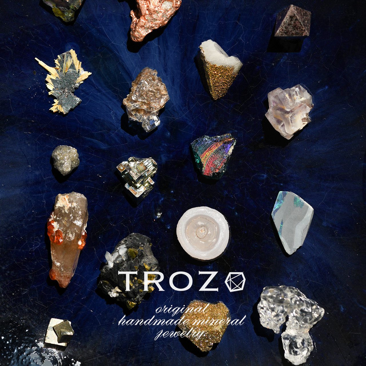 【018 0 Collection】 パイライト共生フローライト 鉱物原石 イヤーカフ 天然石 アクセサリー