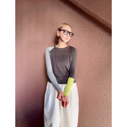 M＆L❤️2色有❤️着痩せニット❤️国産オリジナル❤️配色アシンメトリー❤️チャコール＆グレー＆ネオンイエロー 2枚目の画像