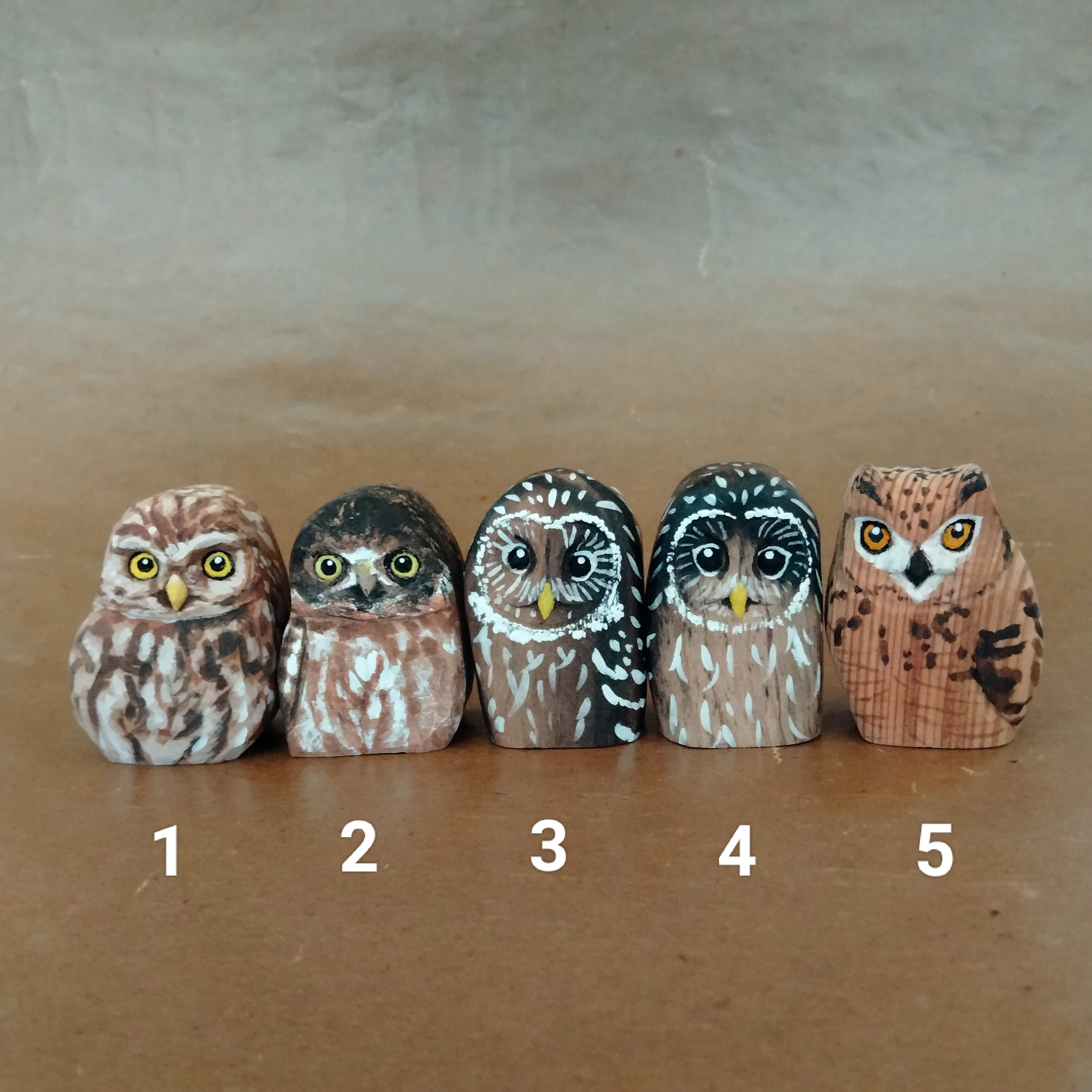 彩色木彫刻置物　フクロウ小◆サクラ・クロガキ・ヤクスギ②