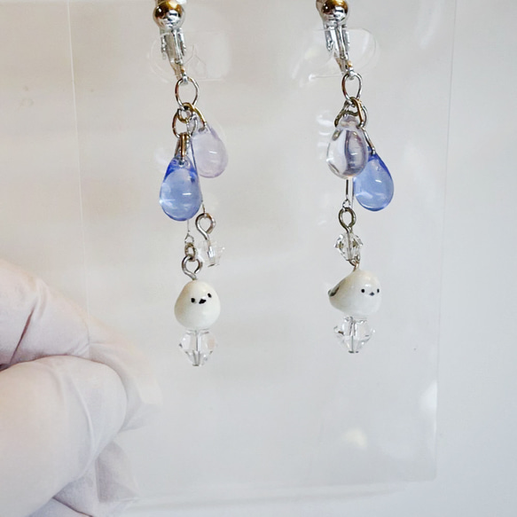 雪の妖精シマエナガのイヤリングorピアス 1枚目の画像