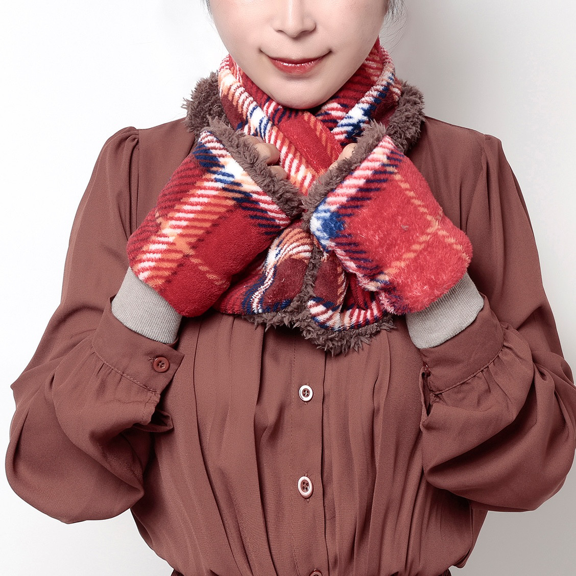 ふんわりとろけるチェック柄リバーシブルマフラー＆ハンドウォーマーセット【レッド】