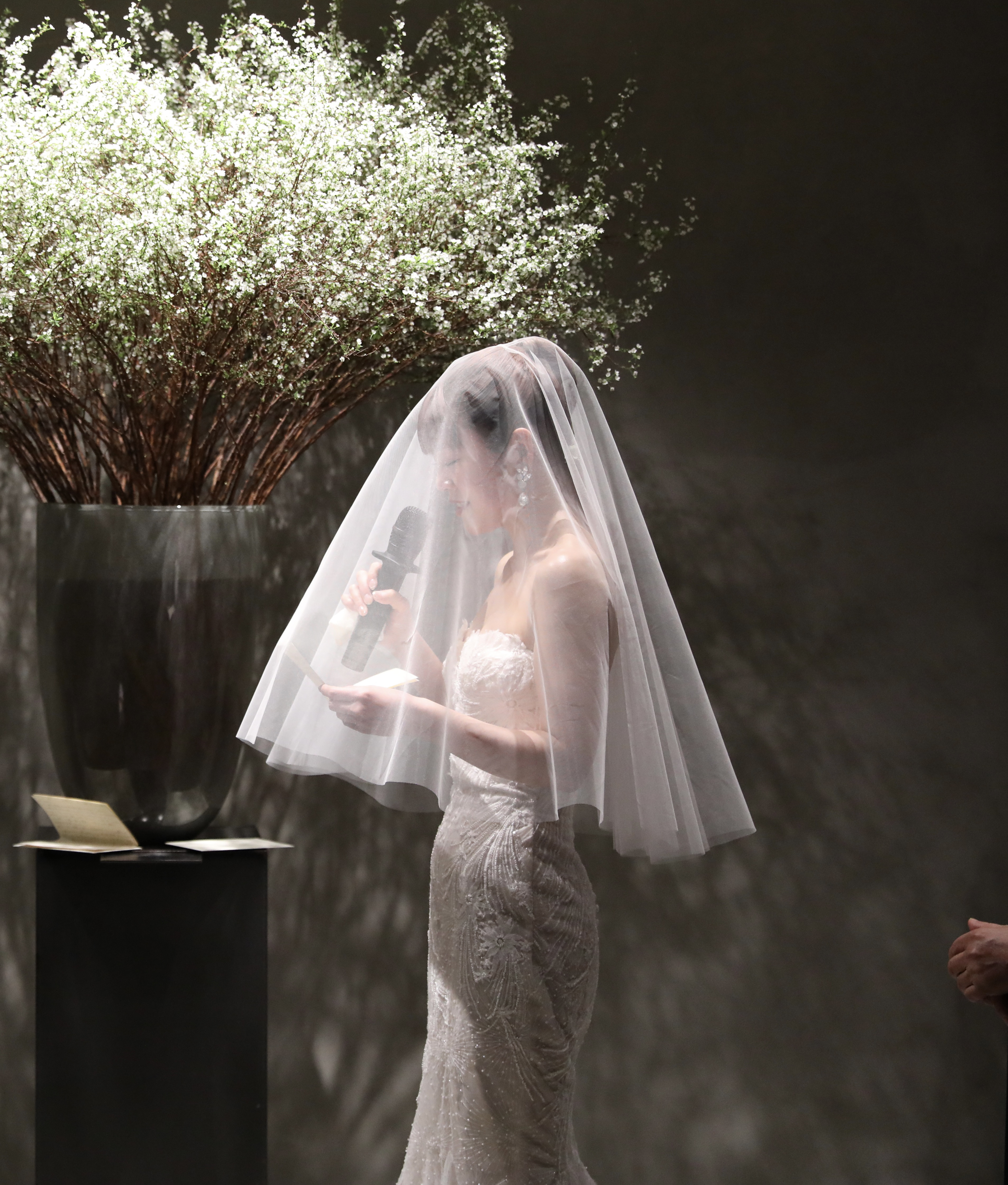 【送料無料】ショートベール　上品な大人花嫁　ギャザーなし　花嫁　結婚式　シンプルスタイル　美しいドレープ