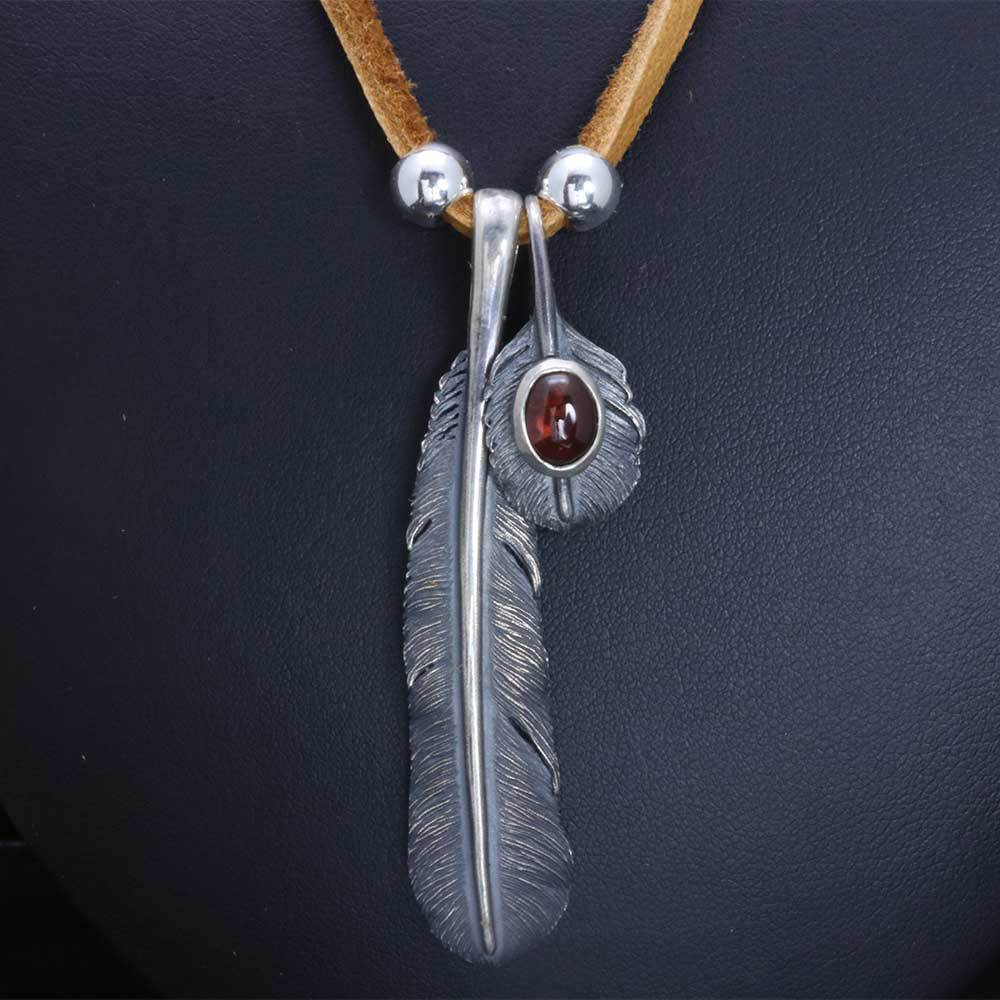 ネックレス メンズ 八咫烏 フェザー ペンダント 鹿紐  シルバービーズ 燻し仕上げ 天然石付き シルバー ヤタガラス