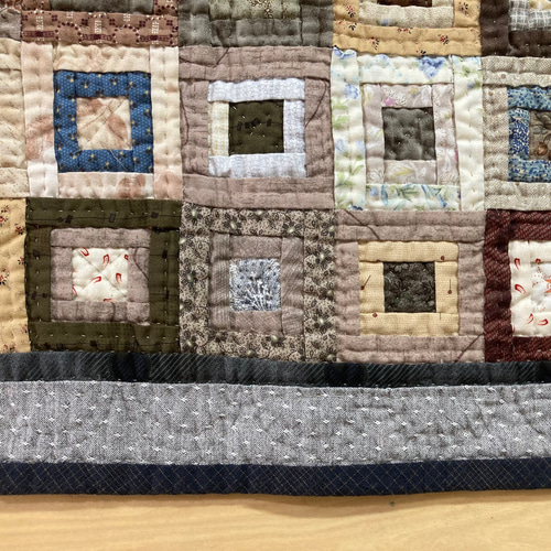 グレーの縁取りのパッチワークキルト その他インテリア雑貨 Hiroko