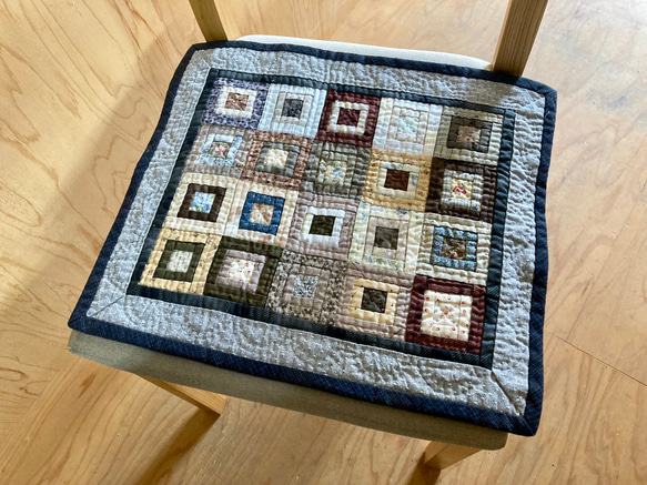 グレーの縁取りのパッチワークキルト その他インテリア雑貨 Hiroko