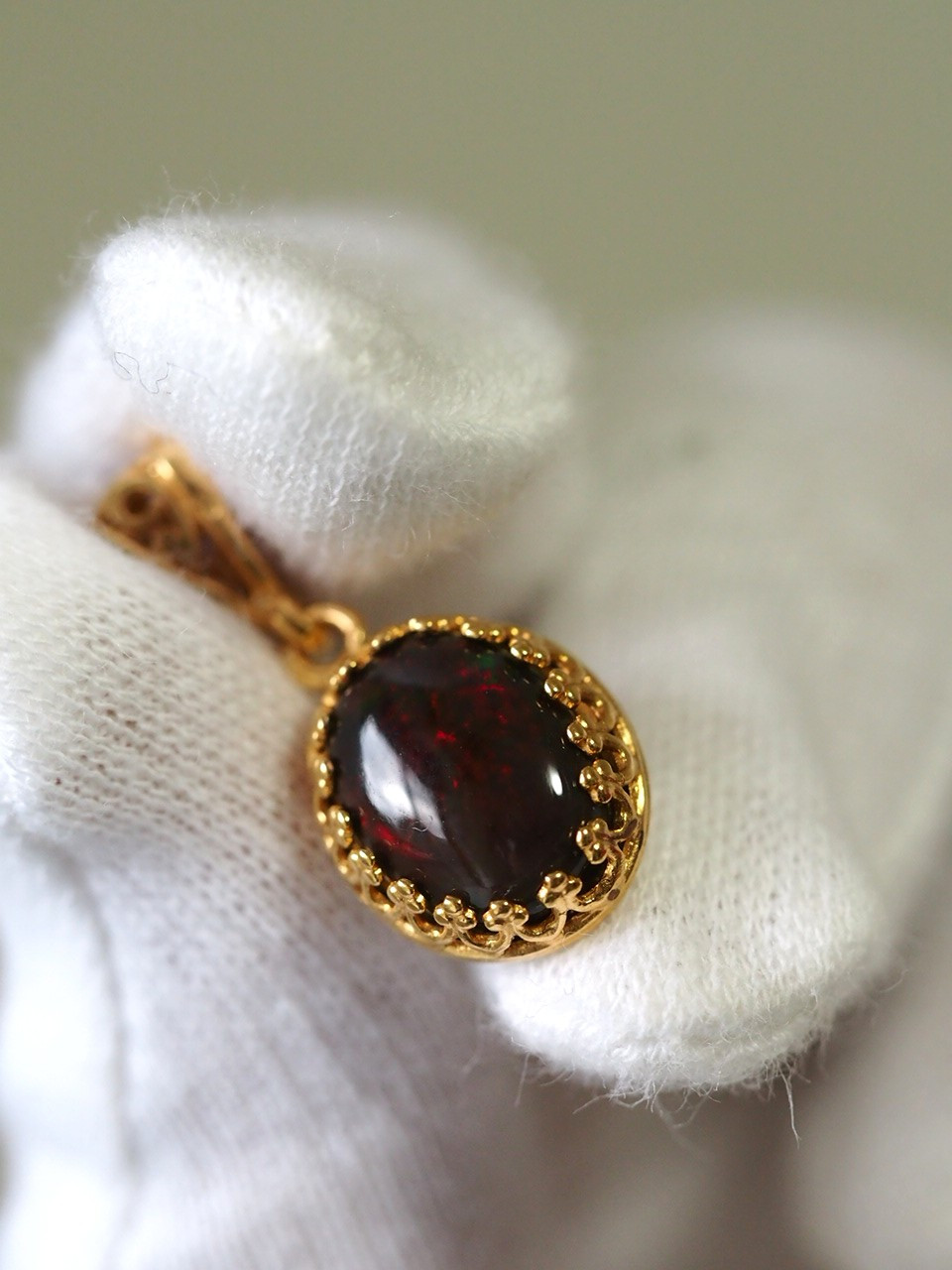 ブラックオパール11.5     All K14gf製デザインバチカン＆台座ペンダントトップ❀