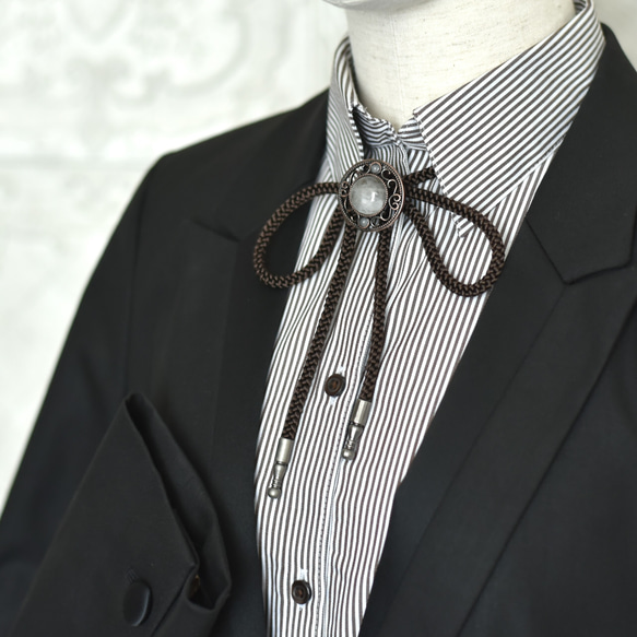 澄玻璃の閾(すまはりのしきい)｜水晶と赤銅の模様がシックなループタイ／ユニセックス ゴシック シック 天然石 メンズ 2枚目の画像