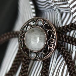 澄玻璃の閾(すまはりのしきい)｜水晶と赤銅の模様がシックなループタイ／ユニセックス ゴシック シック 天然石 メンズ 4枚目の画像