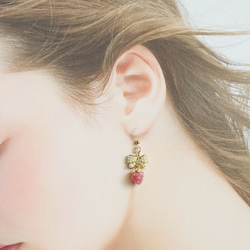 【限定♡】雪いちごのピアス・スカーレット 2枚目の画像