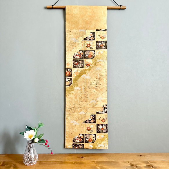 帯のタペストリー　金色に百花繚乱　テーブルランナー使用可　小物　和モダン　リメイク インテリア　和室　正月 1枚目の画像