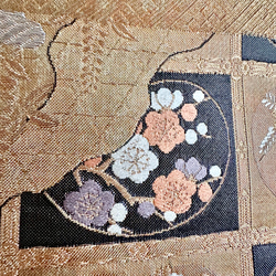 帯のタペストリー　金色に百花繚乱　テーブルランナー使用可　小物　和モダン　リメイク インテリア　和室　正月 8枚目の画像