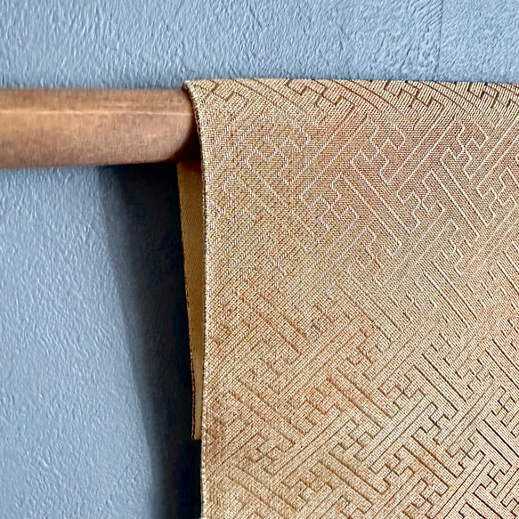 帯のタペストリー　金色に百花繚乱　テーブルランナー使用可　小物　和モダン　リメイク インテリア　和室　正月 13枚目の画像