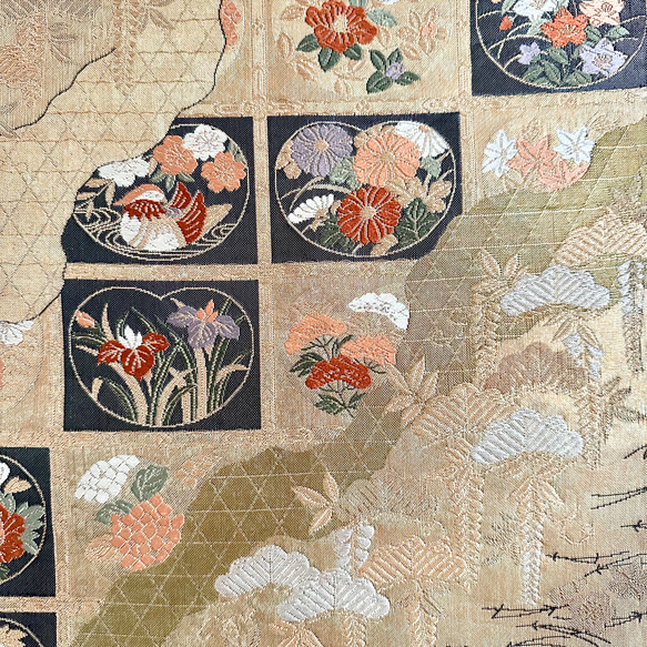 帯のタペストリー　金色に百花繚乱　テーブルランナー使用可　小物　和モダン　リメイク インテリア　和室　正月 4枚目の画像