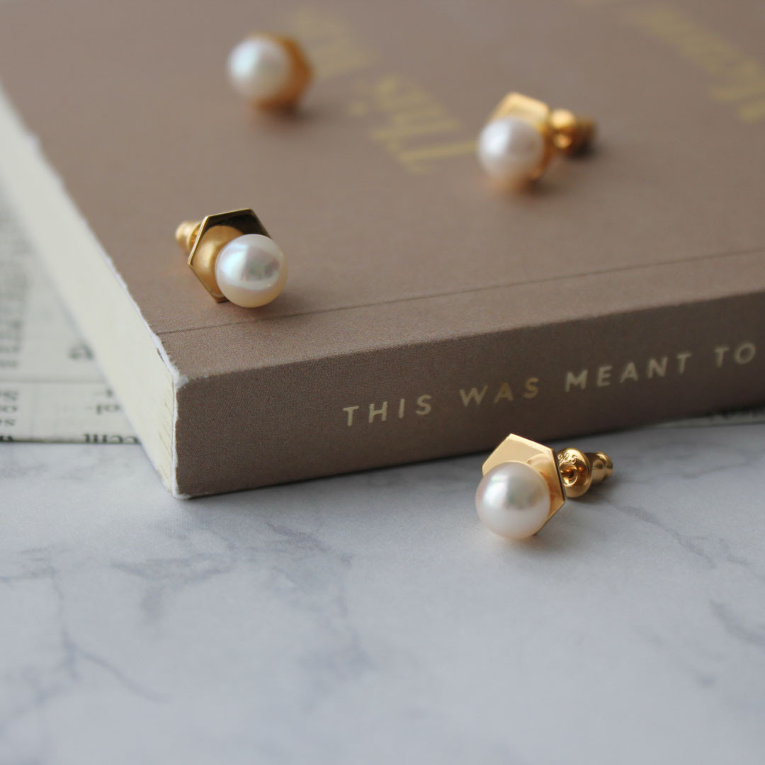 【silver925】ハニカムあこやパールピアス＊ゴールドカラー