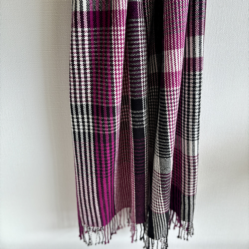 Marni 赤紫 チェック柄 マフラー 手織り]赤紫色とモノトーンのチェックのマフラー（千鳥格子）/スーパー