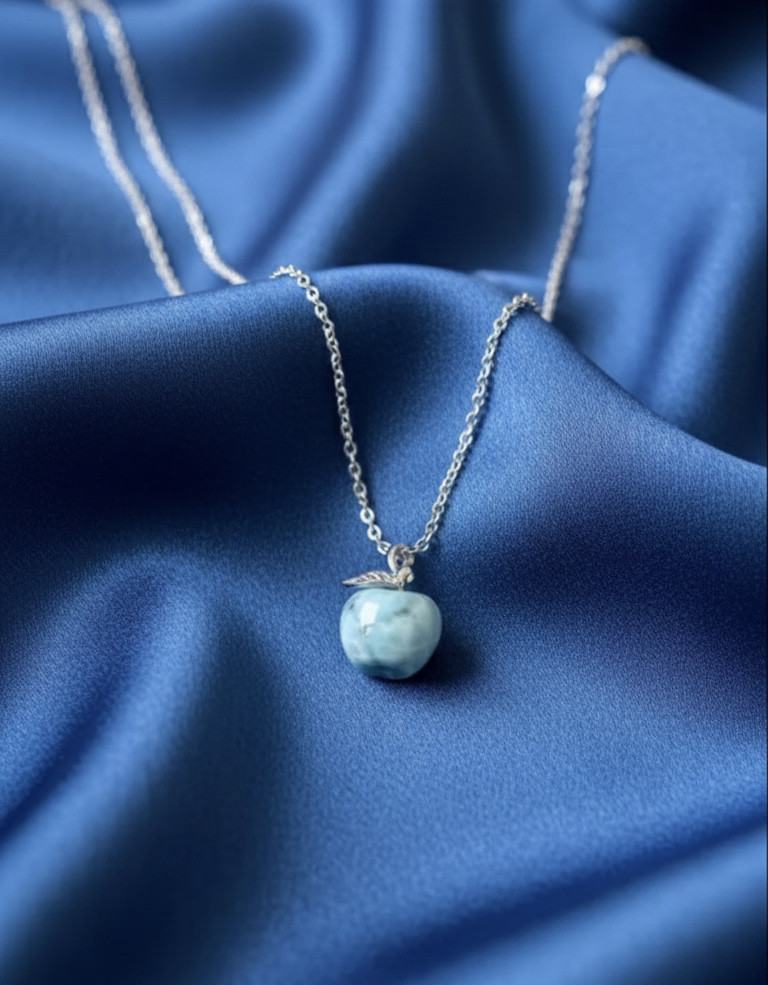 【Jewel Apple】カリブ海の宝石原石　お守りりんごネックレス　金属アレルギー対応商品　ドミニカ産