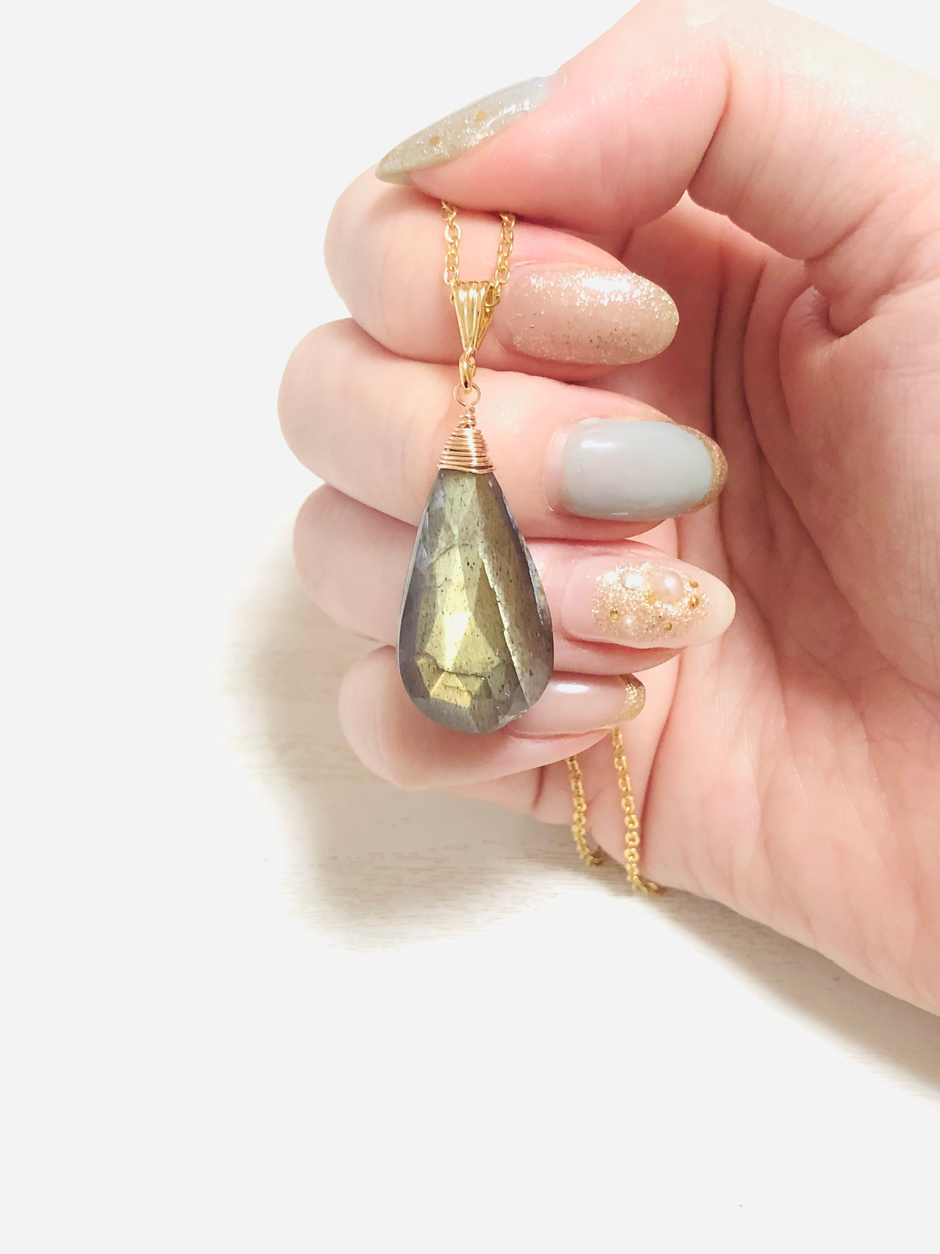 ラブラドライトの大粒ネックレス